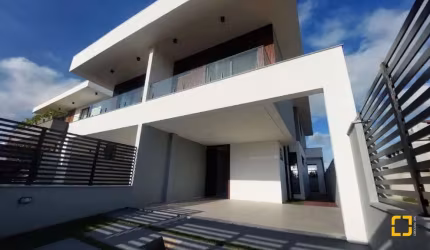 Casa à venda próximo ao mar no Jardim Campeche em Florianópolis