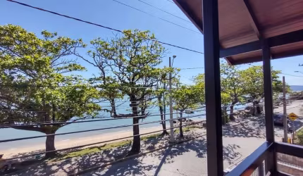 BROGNOLI VENDE - CASA RESIDENCIAL COM 4 DORMITÓRIOS, SENDO 2 SUÍTES, VISTA MAR - STO. ANTÔNIO