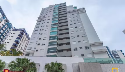 Apartamento mobiliado com 2 suítes à venda, no Centro de Florianópolis