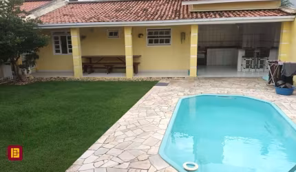 Casa Residencial em Ingleses do Rio Vermelho