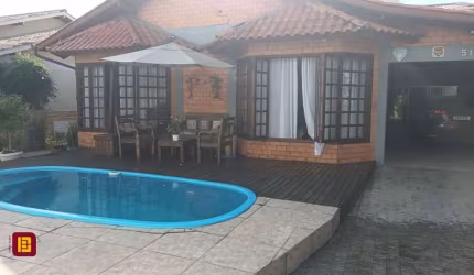Casa Residencial em Ingleses do Rio Vermelho