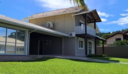 Casa em Condomínio em Sambaqui