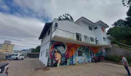 Prédio  a venda  na carvoeira, próximo a UFSC