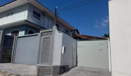 Casa à Venda no Itacorubi - Florianópolis  - Próximo à UDESC!