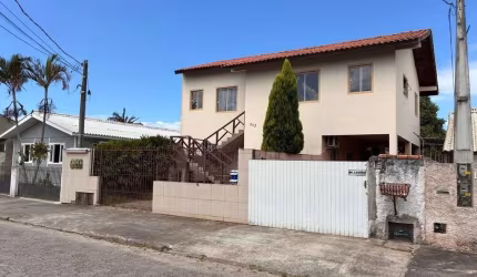 IMÓVEL RESIDENCIAL NO BAIRRO CARIANOS