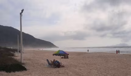 Confortável Apartamento com 3 suítes a 500 m da praia dos Ingleses em Florianópolis
