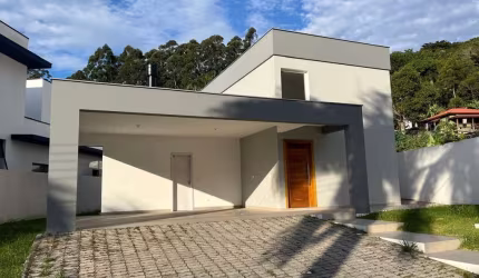 Sobrado à venda em condominio fechado na Cachoeira do Bom Jesus, Florianópolis SC