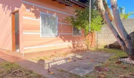 Casa de dormitórios no bairro Ingleses
