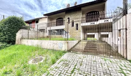 Casa para Venda em Curitiba, Santa Quitéria, 4 dormitórios, 1 suíte, 3 banheiros, 8 vagas