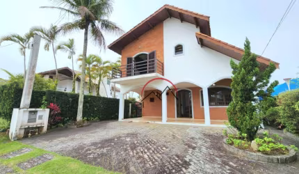 Casa à venda em Peruíbe - SP