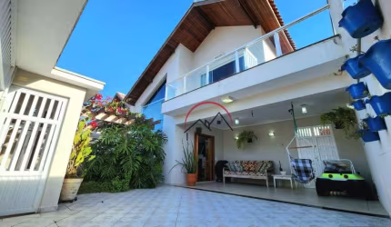 Casa à venda em Peruíbe - SP