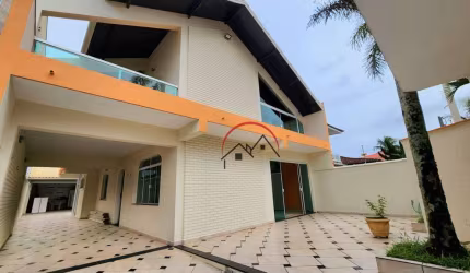 Casa à venda em Peruíbe - SP