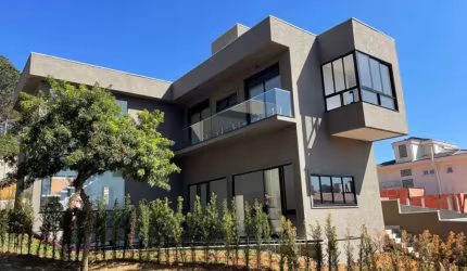 Casa em condomínio fechado com 3 quartos à venda na Avenida Valville, Tanquinho, Santana de Parnaíba, 366 m2 por R$ 2.600.000