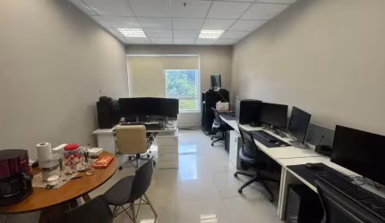 Sala comercial para alugar na Avenida dos Parques, 45, Tamboré, Santana de Parnaíba, 30 m2 por R$ 1.765
