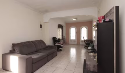 Casa de 4 dorm, 2 vagas 300m² proximo ao metro.