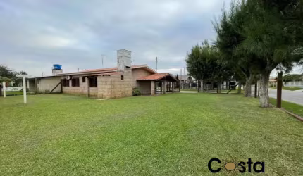 Casa Próximo do Mar com 2 Terrenos em Nova Tramandaí