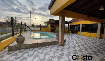 Casa com Piscina em Oasis