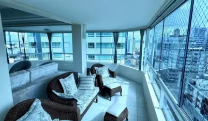 Apartamento na Av da Igreja com Sacada