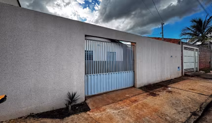 Casa Térrea  no NOVA LIMA - 2 Quartos + Varanda nos Fundos