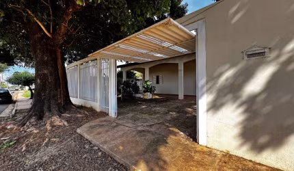 Aluguel - Casa  Térrea com Suite e Amplo Quintal