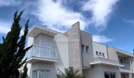 Casa alto padrão no condomínio Bela Villa