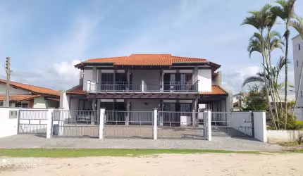 MAGNÍFICO SOBRADO DE FRENTE PARA O MAR, A VENDA NO BALN. UIRAPURU/ITAPOÁ-SC