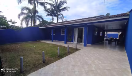 CASA COM PISCINA E PRÓXIMA DO MAR, A VENDA NO BALNEÁRIO BRASÍLIA/ITAPOÁ SC