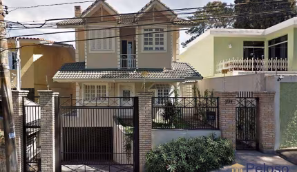 Sobrado à venda | 300m² | 3 suítes | 6 vagas - Horto Florestal, São Paulo.