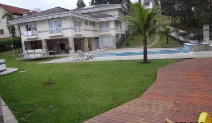Sobrado em condomínio fechado | 650m² | 4 suítes | 8 vagas - Serra da Cantareira - Mairiporã/SP