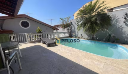 Casa térrea à venda 370m2 de área útil /nos fundos uma casa com 110m2, totalizando 4 dormitórios / 1 suíte / 3 vagas de garagem / Palmas do Tremembé