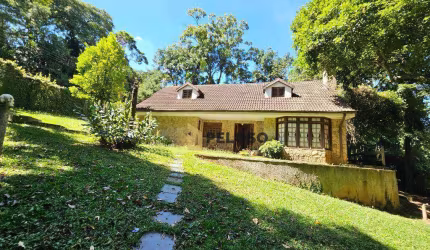 Sobrado à venda | 204m² | 5 dormitórios | 2 suítes | churrasqueira | 3 vagas | Serra da Cantareira - Mairiporã/SP