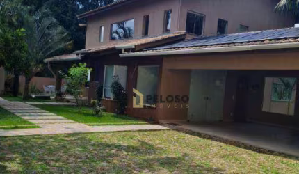 Casa à venda em condomínio fechado | 650m² | 5 suítes | 7 vagas | Área Gourmet | Piscina | Bosque | Serra da Cantareira/SP