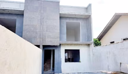 Sobrado à venda no bairro Sítio Cercado - Curitiba/PR