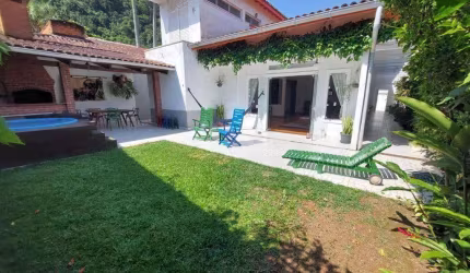 Guarujá Praia do Guaiúba Casa 3 Dormitórios 209,15m² Piscina Área Gourmet Jardim Sótão