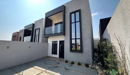 Sobrado com 2 Suítes + 1 Quarto à venda, 115 m² por R$ 600.000 - Universitário - Cascavel/PR