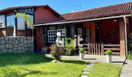 Casa com 3 dormitórios à venda, 350 m² por R$ 880.000,00 - Pendotiba - Niterói/RJ