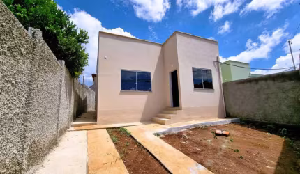 Casa à venda no Bairro Vila Suzana na cidade de Mateus Leme | JUATUBA IMÓVEIS