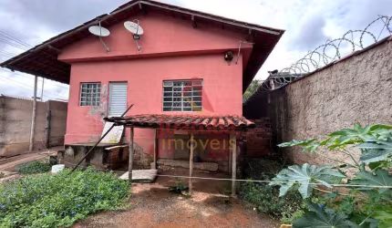 Aluga-se casa com 2 quartos no bairro Vila Suzana em Mateus Leme | JUATUBA IMÓVEIS