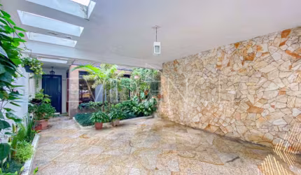 Casa à venda em localização privilegiada no miolo do Anália Franco com 177 m²