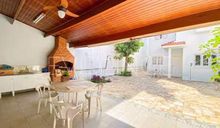 Sobrado à venda com 3 dormitórios e 4 vagas de garagem - 267 m²