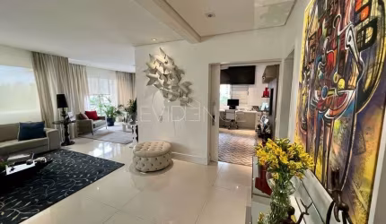 Amplo Apartamento de 290m² à Venda no Tatuapé