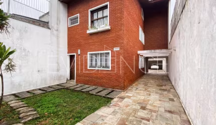 Sobrado à venda na Vila Prudente com 250 m² - Churrasqueira - Piscina - Lareira