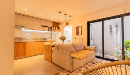 Sobrado Espaçoso - Ideal para Uso Residencial e Comercial - 500 m²