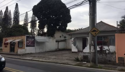 Amplo terreno com boa viabilidade construtiva no coração do João Paulo