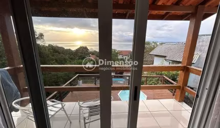 Casa à Venda 4 dormitórios ( Sendo 2 Suítes)- Bairro Cacupé