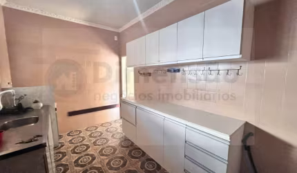 Casa  Ampla a Venda de 4 dormitórios(1suíte) Bairro Coqueiros - Florianópolis SC