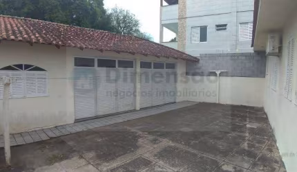 Casa com 1 suíte e mais 3 quartos e edícula no Pantanal