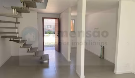 Casa de 3 quartos em condomínio fechado a 250m da praia