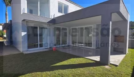 Casa alto padrão em condomínio fechado com 4 suítes na Cachoeira do Bom Jesus