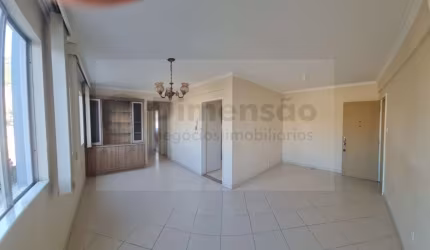 Apartamento com 3 dormitórios (1 suíte) + dependência na Trindade